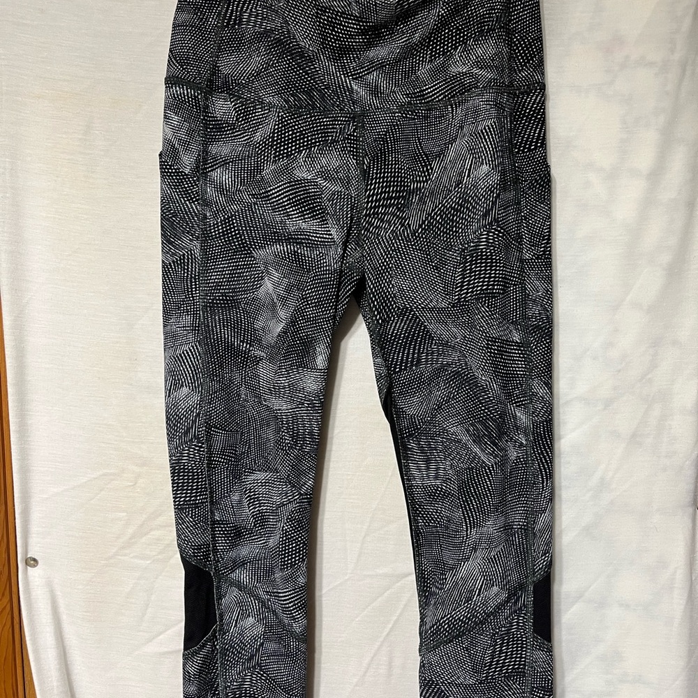 Lululemon‎ Athletica Black and White Geometric Leggings